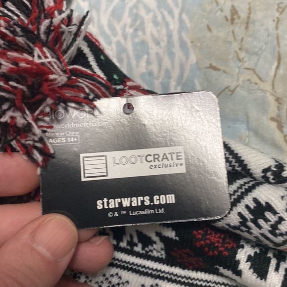 Star Wars Scarf and touque  - Smugglers Bounty - new - Picture 3 of 6